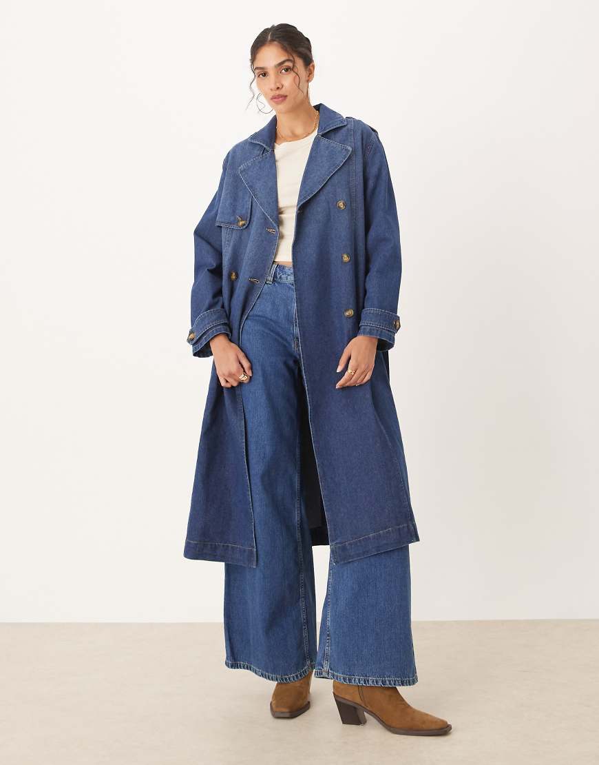 JDY - Mittellanger Trenchcoat aus dunkelblauem Denim mit Bindegürtel von JDY