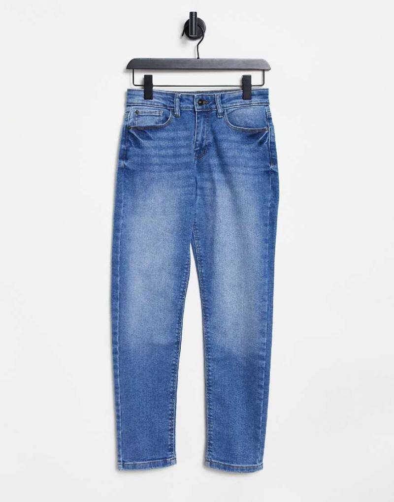 JDY - Newtyson - Mom-Jeans mit hoher Taille in Blau von JDY