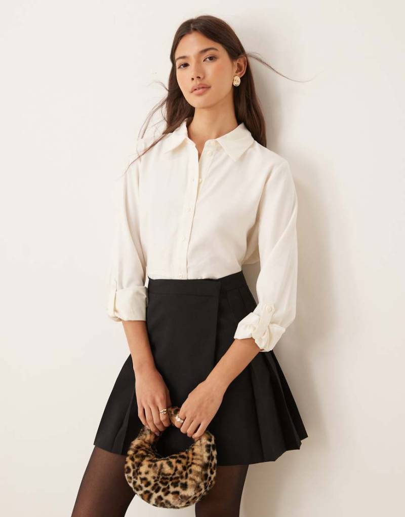 JDY - Oversize-Hemdbluse in Cremeweiß mit Ziernaht von JDY