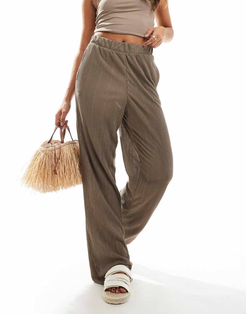 JDY - Plissierte Hose in Hellbraun mit weitem Bein und hohem Bund von JDY