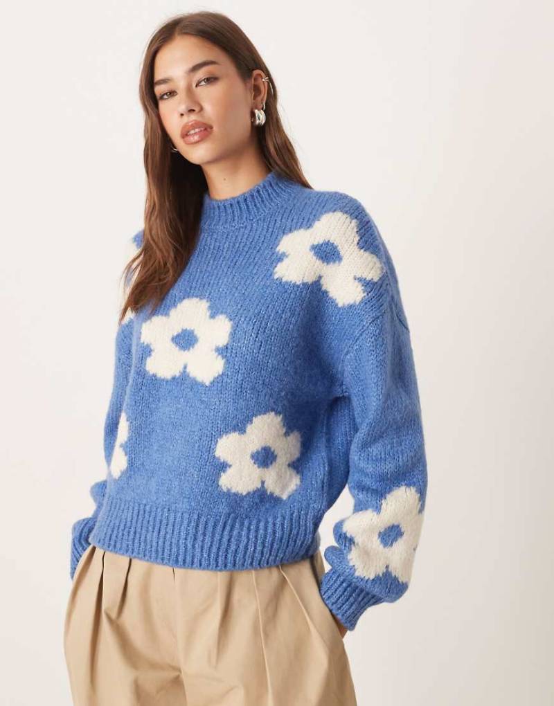 JDY - Pullover in Blau mit platzierten Blumenmotiven von JDY