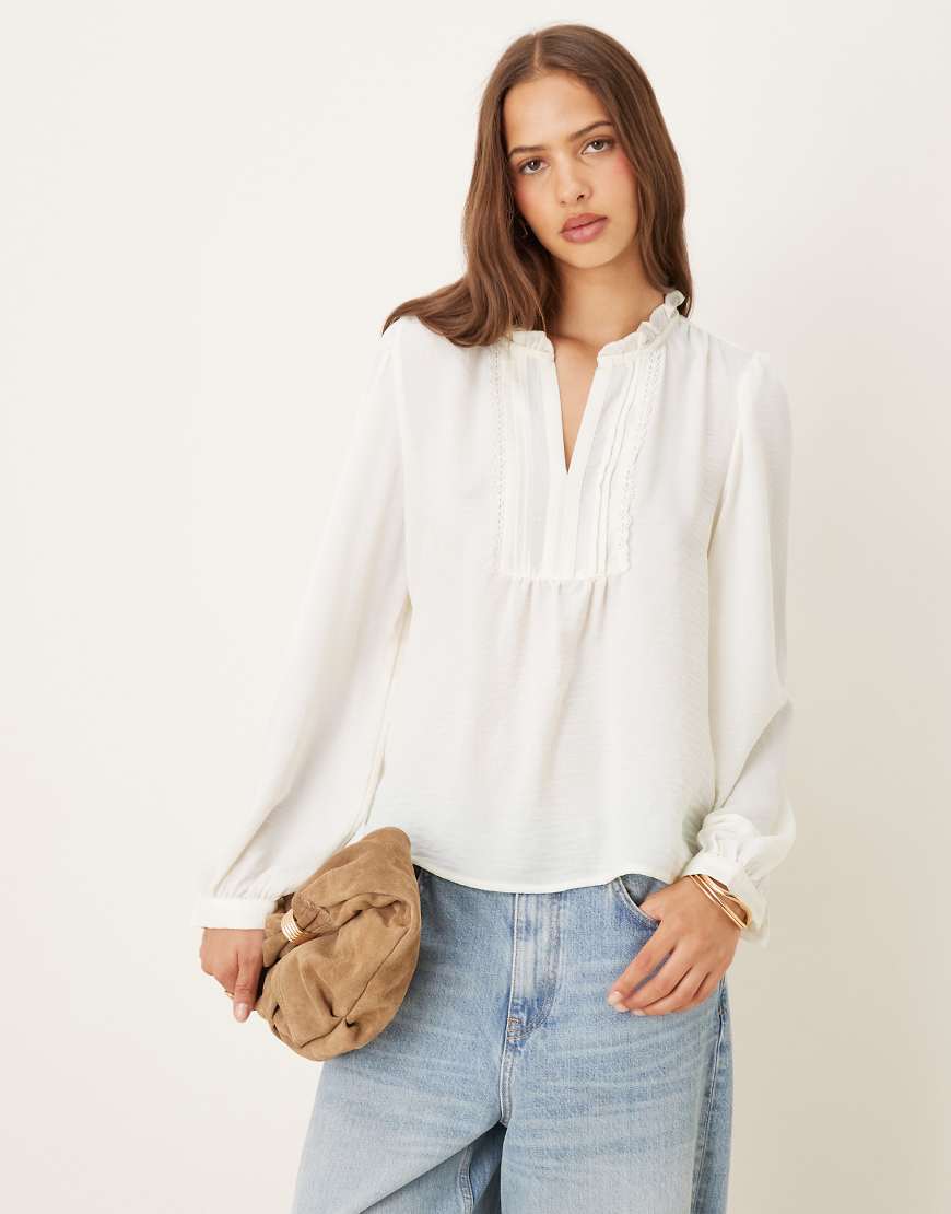 JDY - Relaxed-Fit-Bluse in Weiß mit Boho-Detail von JDY