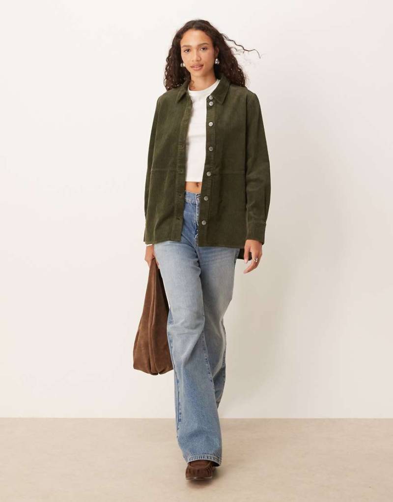 JDY - Relaxed Fit Hemdjacke aus Cord in Khaki-Grün von JDY
