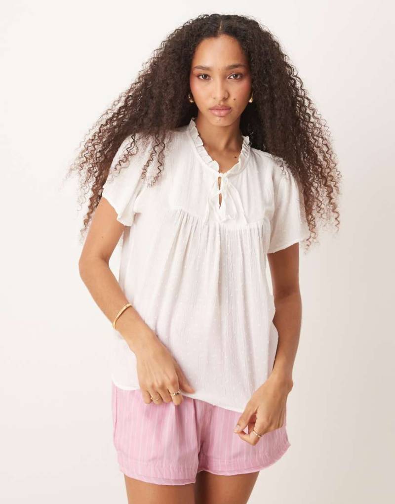 JDY - Bluse in Weiß mit Lochstickerei und Bindedetail von JDY