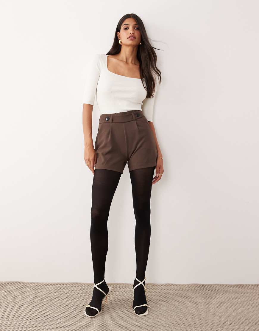 JDY - Shorts in Schokobraun mit Knopfdetail-Brown JDY - Shorts in Schokobraun mit Knopfdetail-Brown von JDY