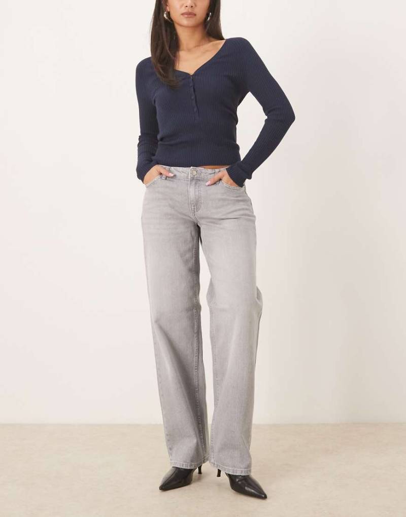 JDY - Straight-Leg-Jeans in Hellgrau mit niedrigem Bund von JDY