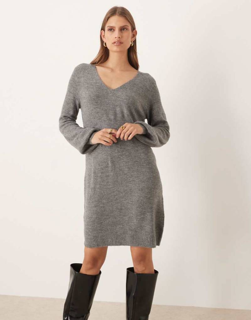JDY - Strick-Minikleid in Dunkelgrau meliert mit V-Ausschnitt und Ballonärmeln von JDY