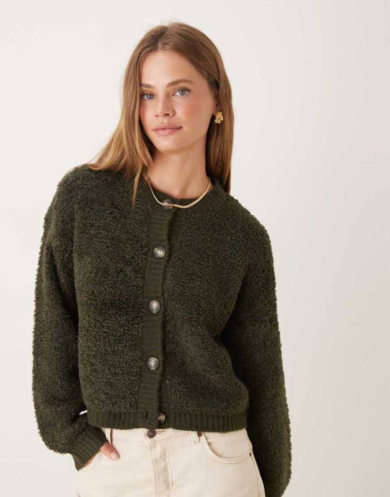 JDY - Strickjacke aus Teddyfell in Khaki-Grün von JDY