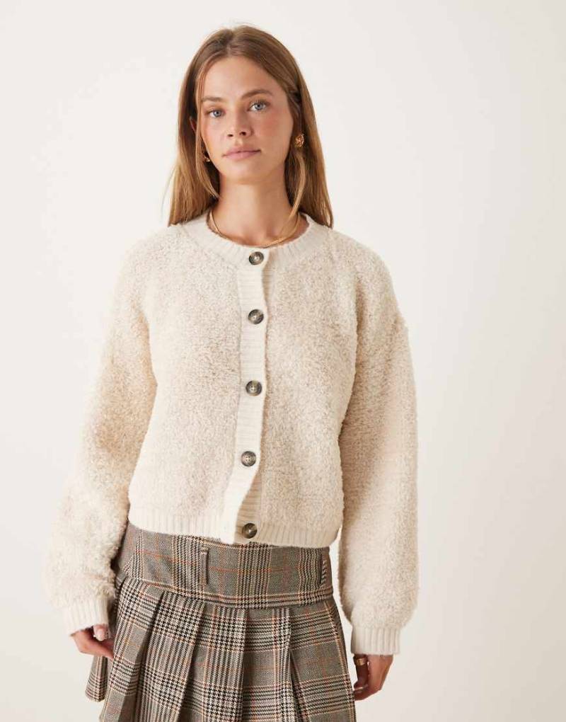 JDY - Strickjacke aus Teddyfell in Weiß von JDY