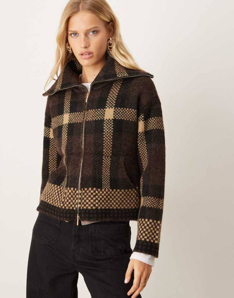 JDY - Strickjacke in Braun kariert mit offenem Kragen und Reißverschluss-Brown von JDY