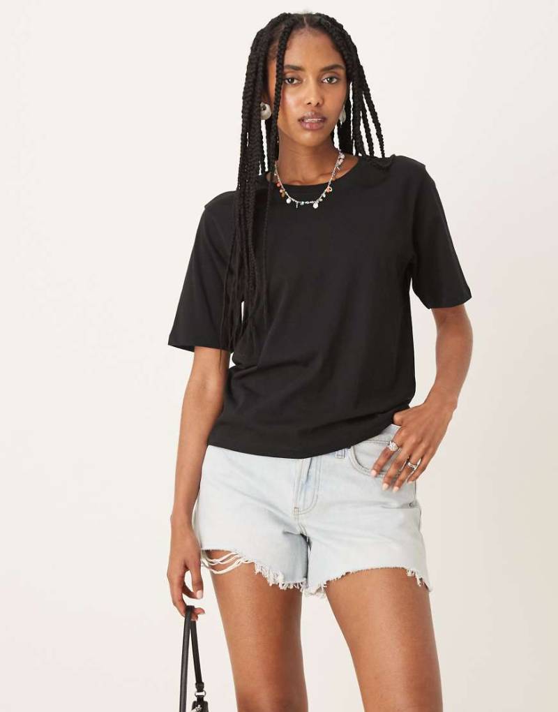 JDY - T-Shirt in Schwarz von JDY