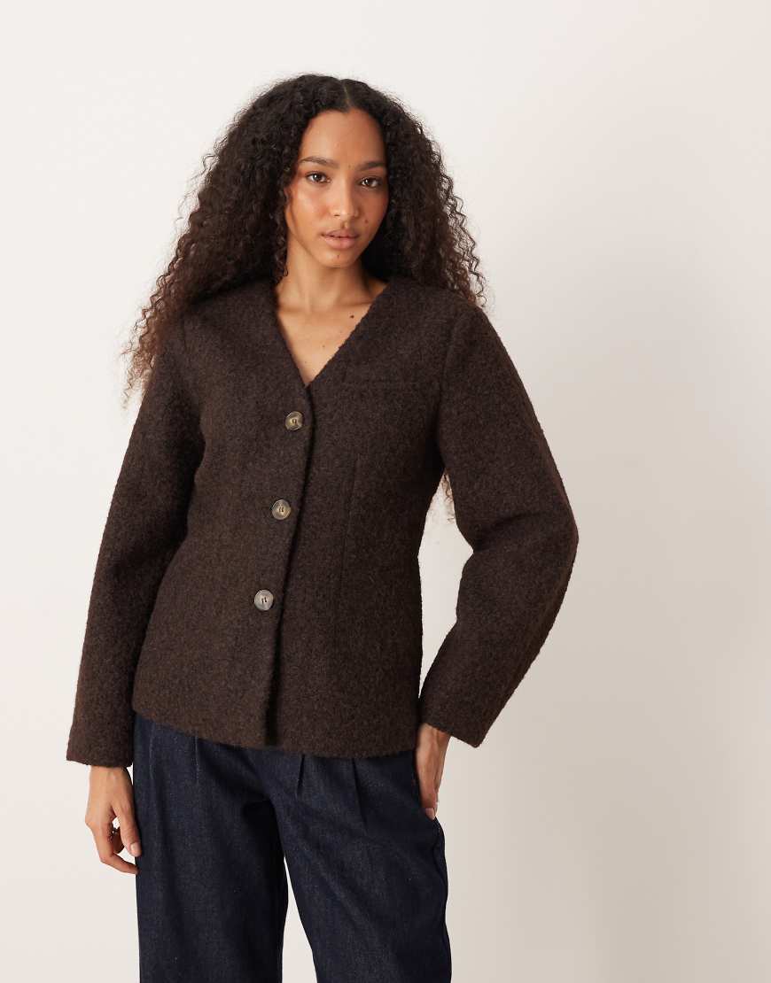 JDY - Taillierte Blazerjacke aus Bouclé in Schokobraun-Brown von JDY