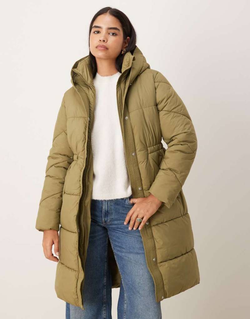 JDY - Taillierte Longline-Steppjacke in Grün von JDY