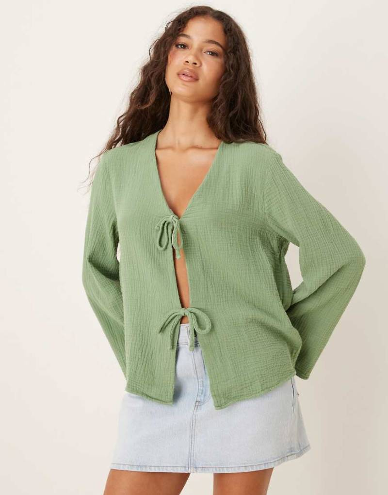 JDY - Vorne gebundene Hemdbluse aus Musselin in Grün von JDY