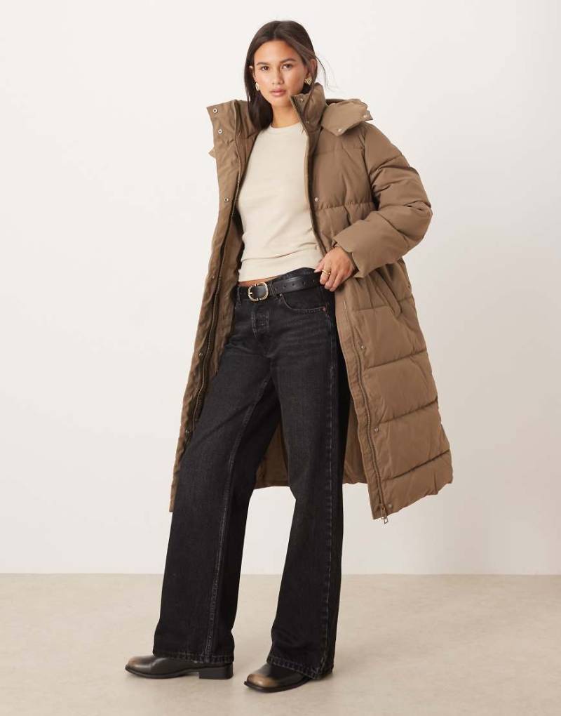 JDY - Wattierter Longline-Mantel in Braun-Brown JDY - Wattierter Longline-Mantel in Braun-Brown von JDY