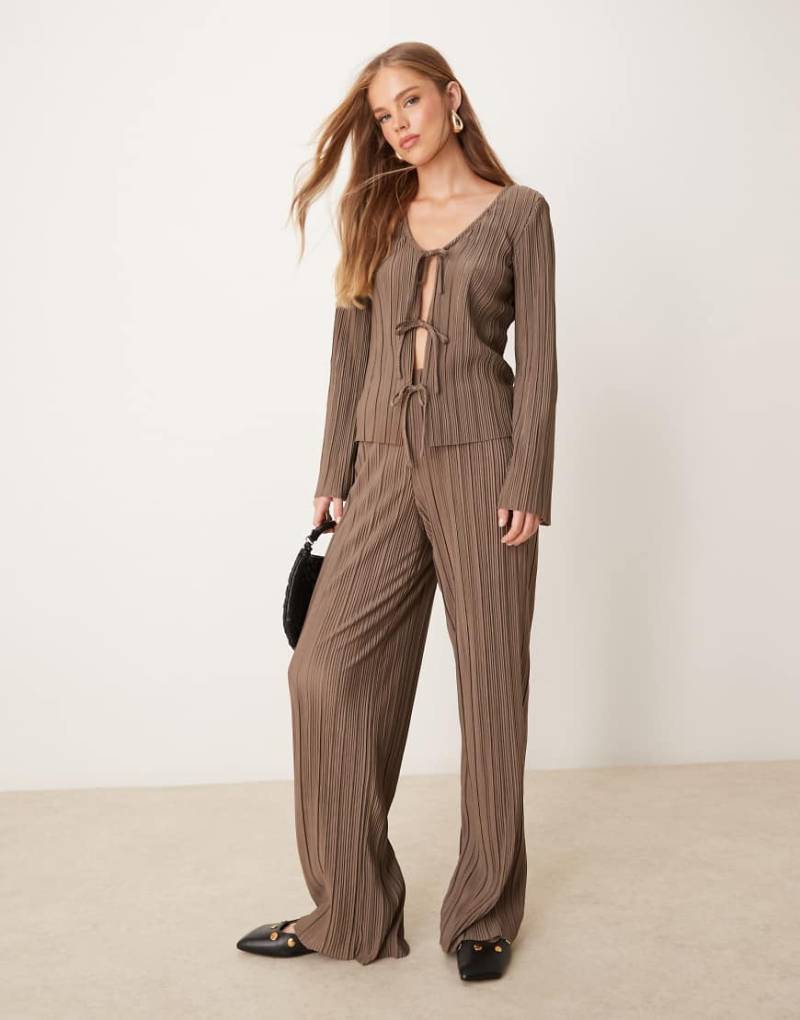 JDY - Weit geschnittene Plissee-Hose in Braun, Kombiteil von JDY