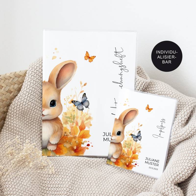 U-Heft Hülle/Impfpass Personalisiert "Hase" - Geschenk Geburt Baby Junge Mädchen Neugeborenes Geschenkidee Schutzhülle Untersuchungsheft von JDesignerie