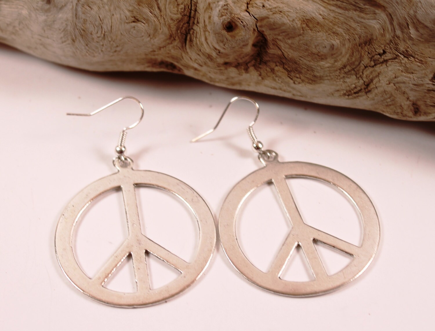 Große Silberfarbene Peace-Zeichen Ohrringe von JDesignsShoppe