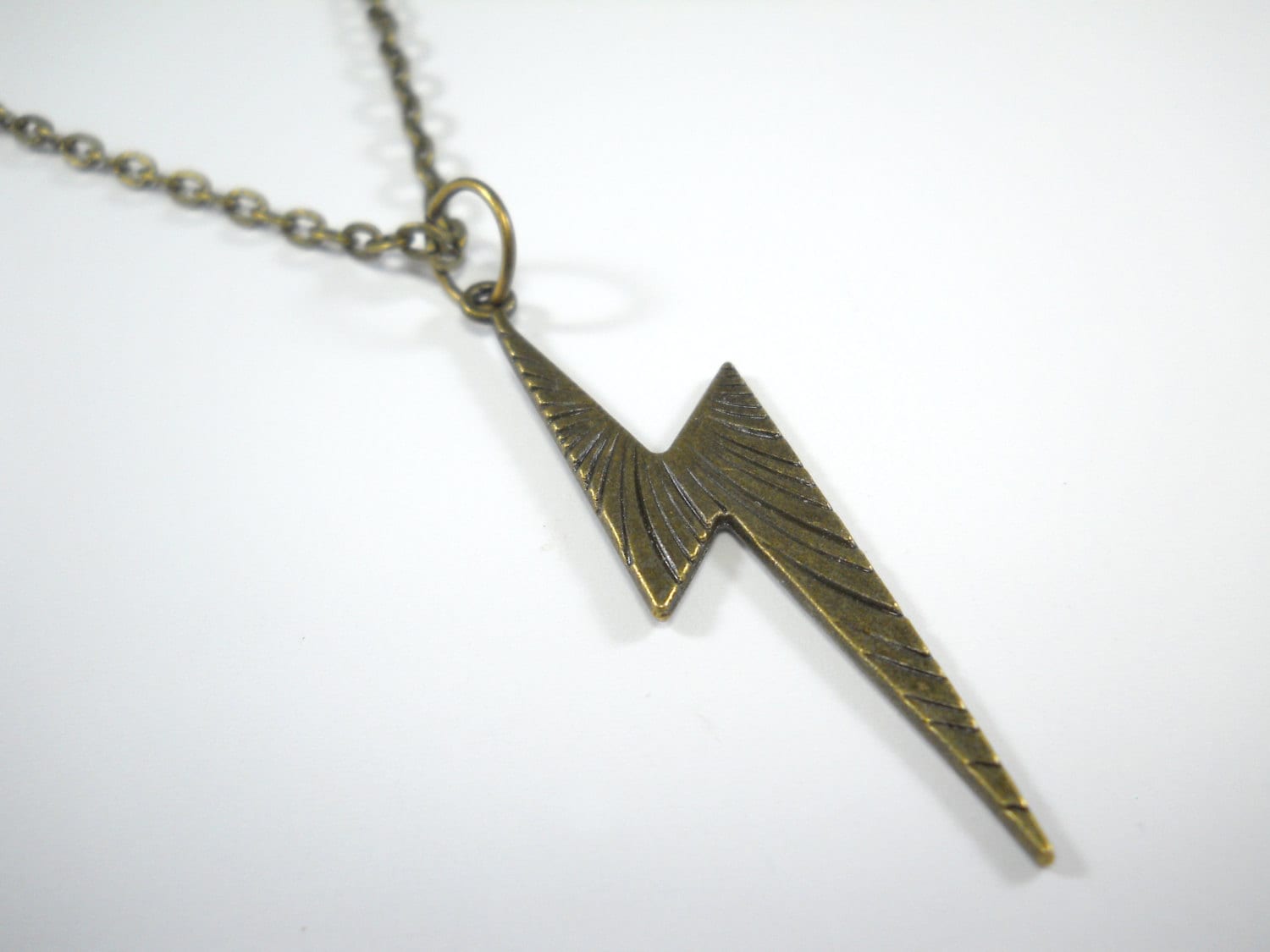 Antike Bronze Blitz Anhänger Halskette, Herren Bolt Charm Donner Charm, Geschenk Für Männer, Damen Halskette Antike Bronze Blitz Anhänger Halskette, Herren Bolt Charm Donner Charm, Geschenk Für Männer, Damen Halskette von JDsFashionJewelry
