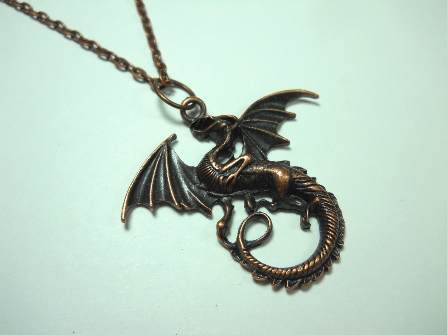 Feuerdrache Anhänger, Antike Kupferfarbe, Herren Halskette, Damen Kupferfarbene Kette, Kunstlederschnur Feuerdrache Anhänger, Antike Kupferfarbe, Herren Halskette, Damen Kupferfarbene Kette, Kunstlederschnur von JDsFashionJewelry