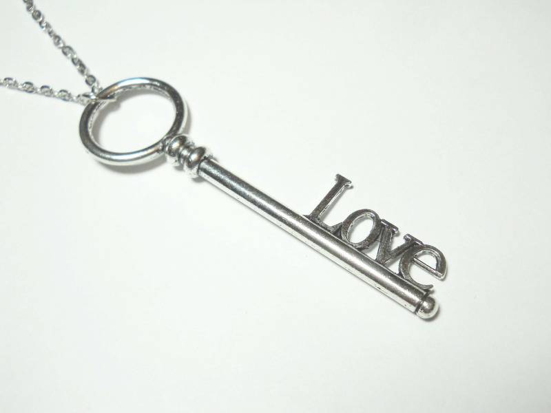 Großer Liebesschlüssel-Anhänger, Antiker Silberner Ton, Frauenhalskette, Antik Silberfarbene Kette von JDsFashionJewelry