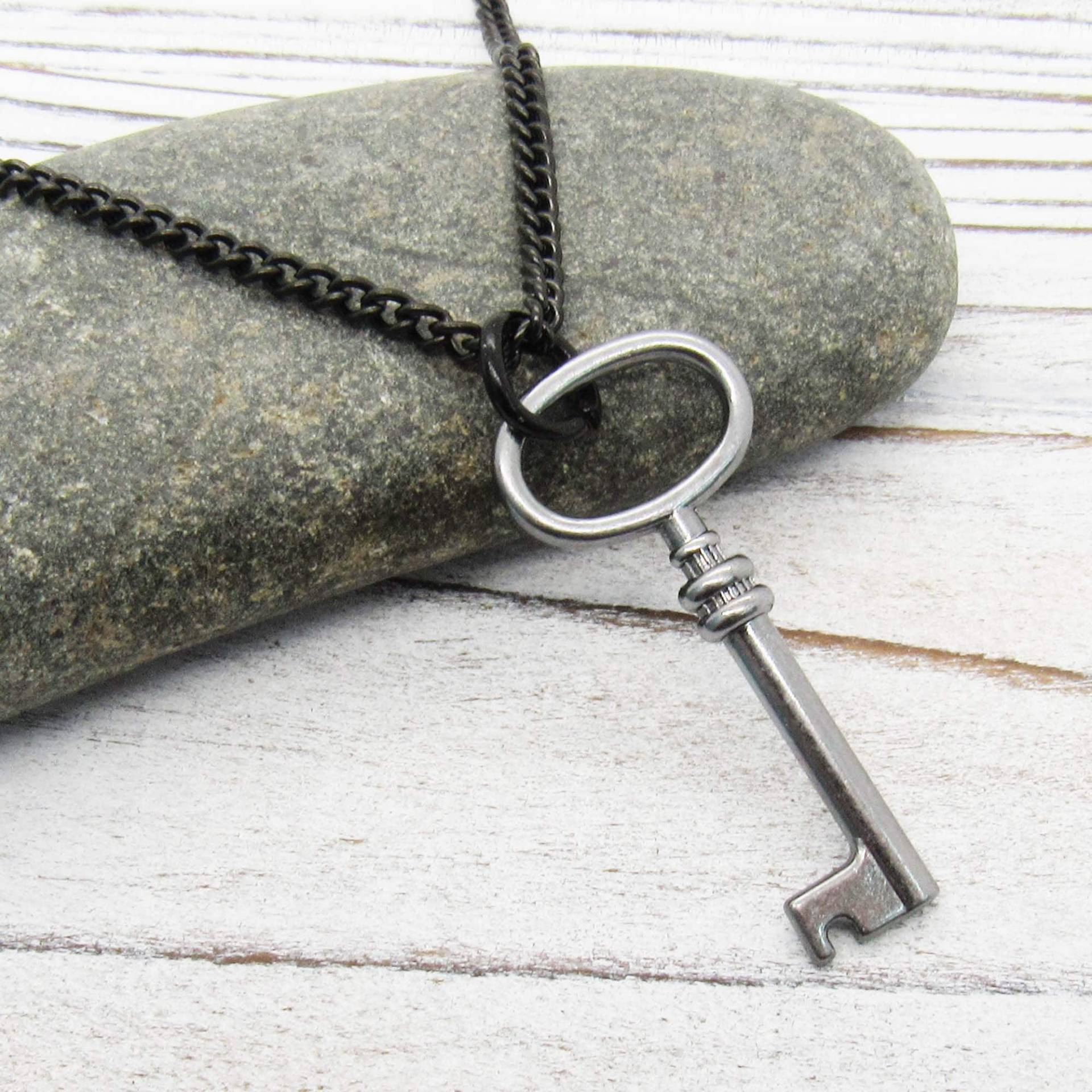 Gunmetal Black Key Charm, Schlüssel Anhänger Halskette, Schwarz Anhänger, Herren Damen Geschenk Für Frauen, Schmuck von JDsFashionJewelry