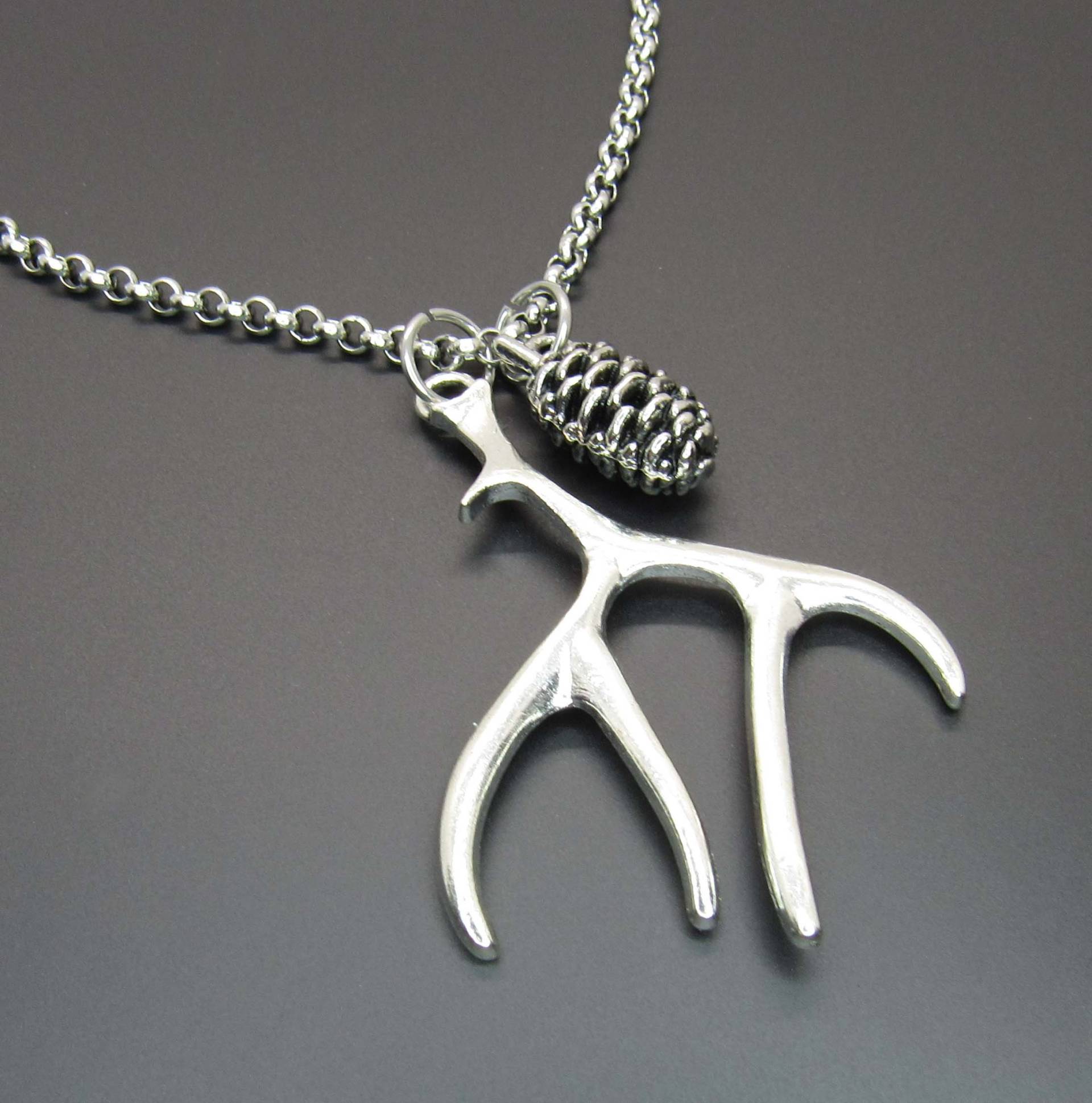 Maultier-Hirsch-Geweih-Anhänger Kiefer-Kegel-Charme-Halskette, Maultier-Hirsch-Geweih-Halskette, Tier-Charme, Stammes-Charme, Männer-Halskette Maultier-Hirsch-Geweih-Anhänger Kiefer-Kegel-Charme-Halskette, Maultier-Hirsch-Geweih-Halskette, Tier-Charme, Stammes-Charme, Männer-Halskette von JDsFashionJewelry