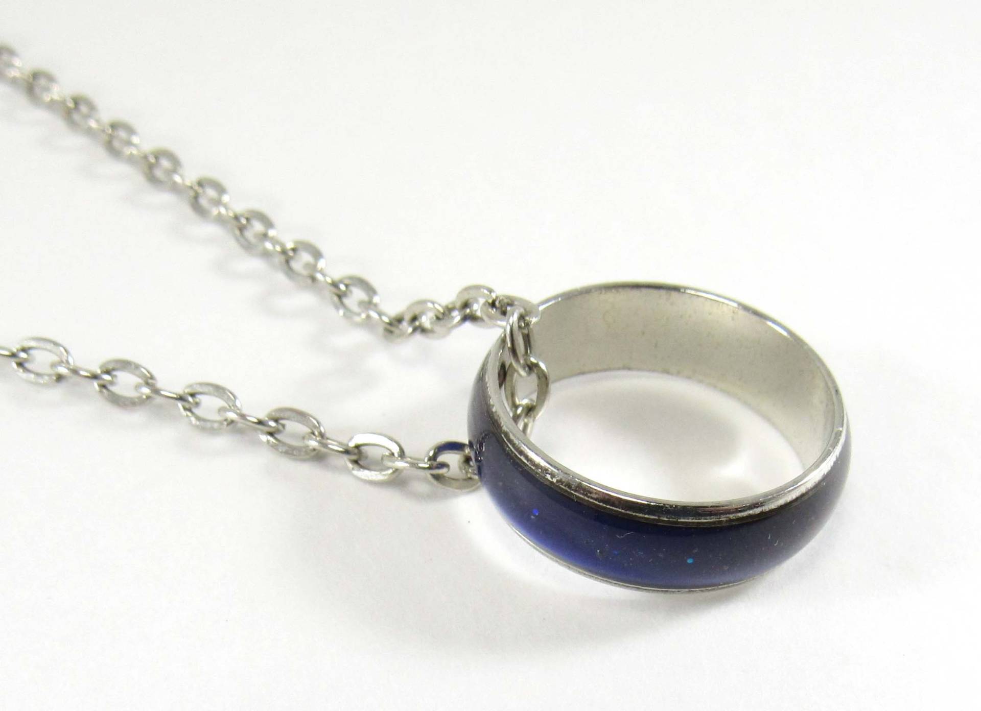 Messing Stimmungsring Anhänger, Platin-Finish, 12 Wechselnde Farben Je Nach Stimmung, Herrenschmuck, Geschenk Für Männer, Damen Halskette Messing Stimmungsring Anhänger, Platin-Finish, 12 Wechselnde Farben Je Nach Stimmung, Herrenschmuck, Geschenk Für Männer, Damen Halskette von JDsFashionJewelry