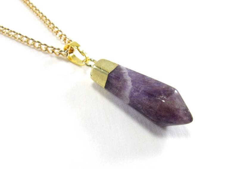 Natürlicher Amethyst Punkt Anhänger Mit Messingzubehör, Herrenhalskette, Amethystquartkristall, Heilkristallanhänger, Damenhalskette von JDsFashionJewelry