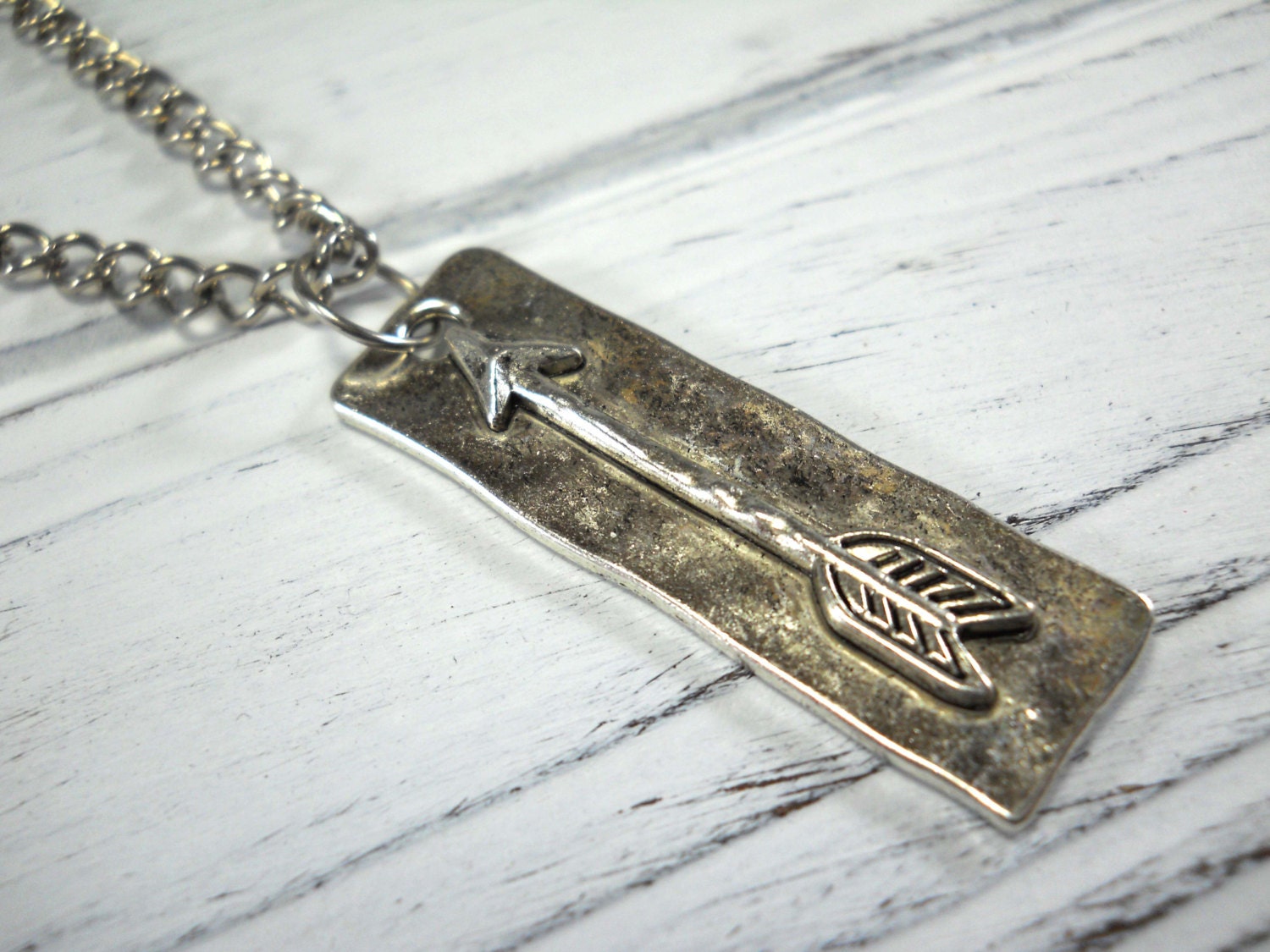 Pfeil Rechteck Boho Anhänger, Antik Silber Ton, Herren Halskette, Ton Kette, Kunstlederband, Wildleder Lederband Pfeil Rechteck Boho Anhänger, Antik Silber Ton, Herren Halskette, Ton Kette, Kunstlederband, Wildleder Lederband von JDsFashionJewelry