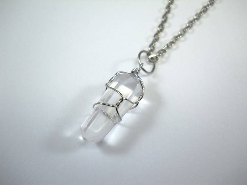 Quarz Klar Edelstein Draht Gewickelt Anhänger, Klare Facettierte Halskette, Männer Heilender Edelstein, Frauen Halskette von JDsFashionJewelry