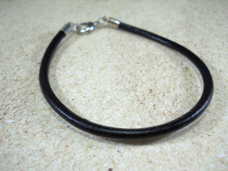 Schwarzes Rindslederarmband, Silberfarbener Karabinerverschluss, Herrenarmband, Geschenk Für Männer, Herrenschmuck, Damenarmband von JDsFashionJewelry