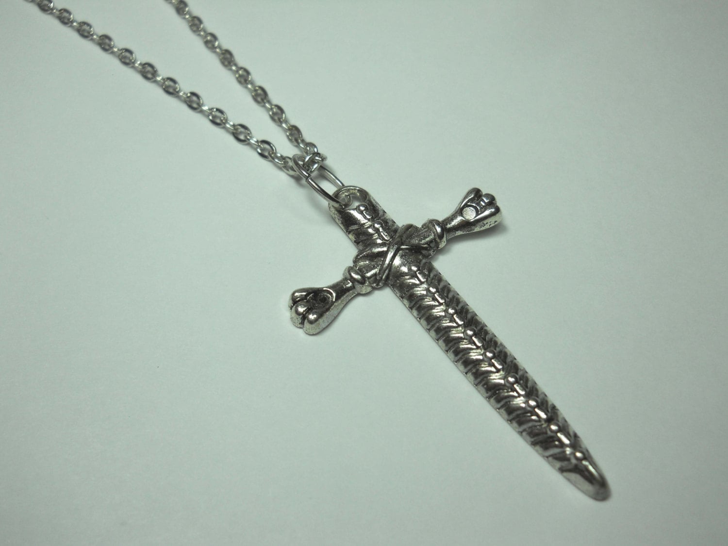 Silber Dolch Anhänger, Antik Mittelalter Kreuz Herren Halskette, Damen Schwert Anhänger Halskette Silber Dolch Anhänger, Antik Mittelalter Kreuz Herren Halskette, Damen Schwert Anhänger Halskette von JDsFashionJewelry