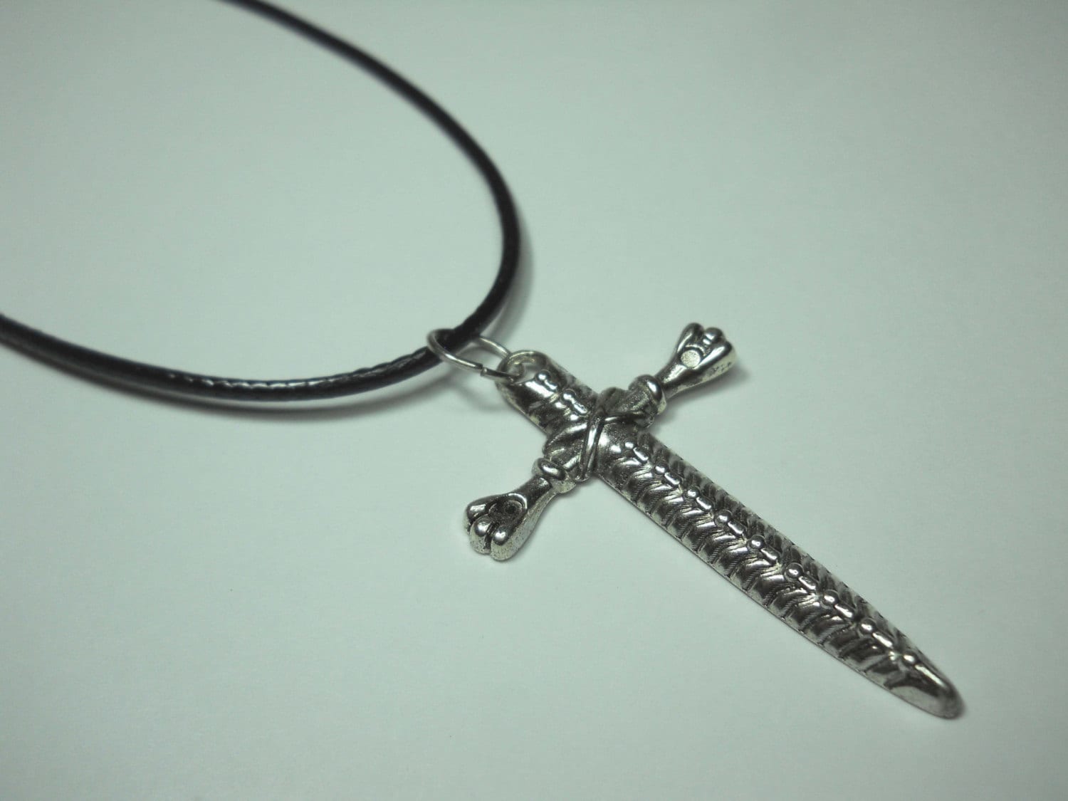 Silber Dolch Kreuz Anhänger, Antik Ton, Herren Halskette, Mittelalter Schwert Damen Halskette Silber Dolch Kreuz Anhänger, Antik Ton, Herren Halskette, Mittelalter Schwert Damen Halskette von JDsFashionJewelry