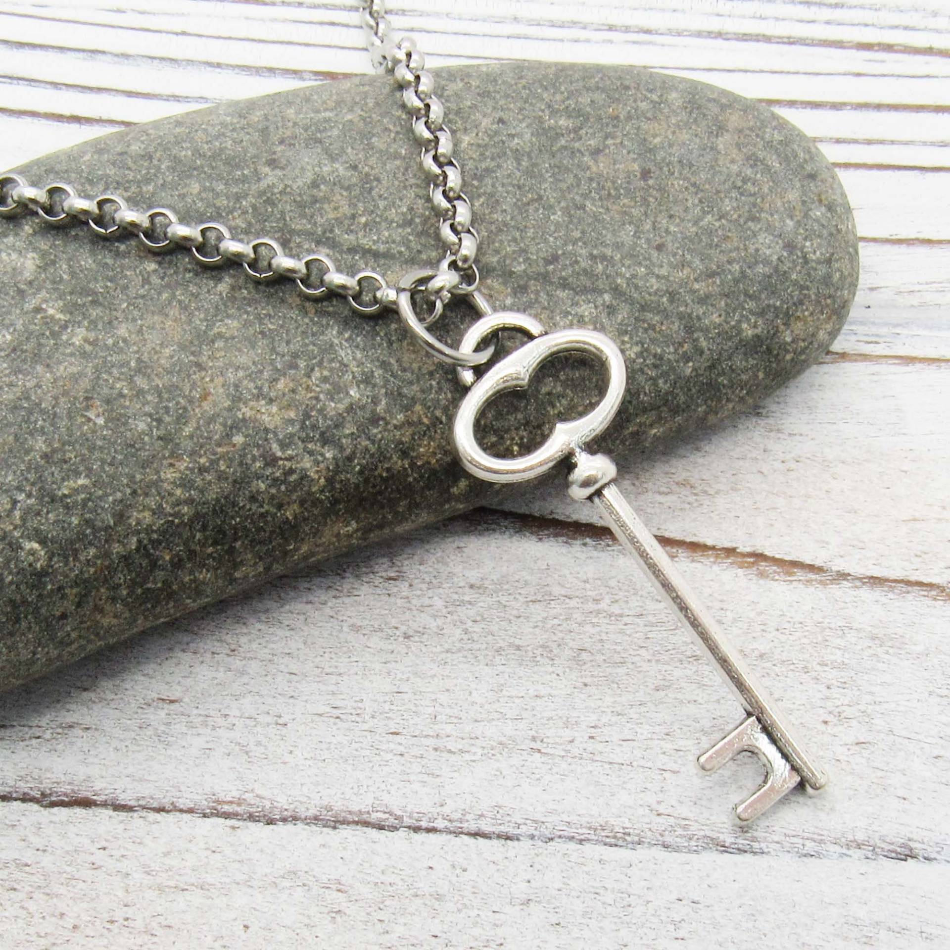 Vintage Stil Antik Silber Schlüssel Anhänger, Ton Kleiner Charm, Damen Halskette, Geschenk Für Frauen, Herren Halskette Vintage Stil Antik Silber Schlüssel Anhänger, Ton Kleiner Charm, Damen Halskette, Geschenk Für Frauen, Herren Halskette von JDsFashionJewelry