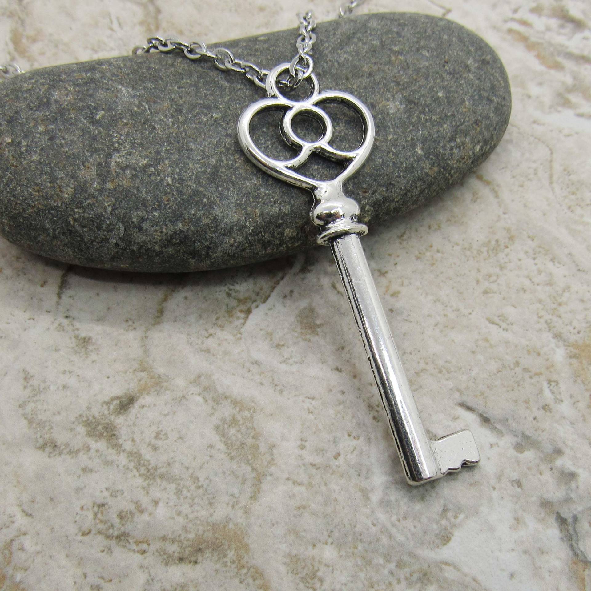 Vintage Style Schlüsselanhänger, Antikes Silber Ton, Ton Schlüssel Charme, Frauen Halskette, Geschenk Für Frauen, Herren Halskette Vintage Style Schlüsselanhänger, Antikes Silber Ton, Ton Schlüssel Charme, Frauen Halskette, Geschenk Für Frauen, Herren Halskette von JDsFashionJewelry