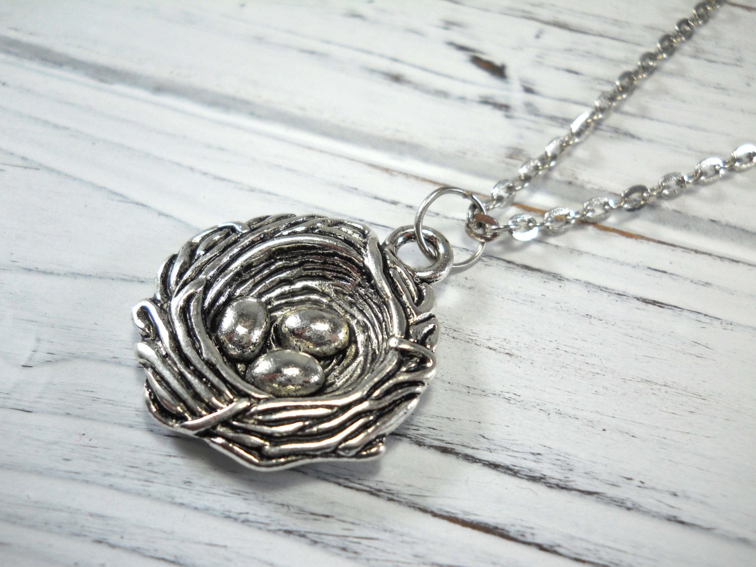 Vogelnest-Anhänger, Antiker Silberner Ton, Halskette Der Frauen, Geschenk Für Antike Silberfarbene Kette, Kunstlederschnur, Wildlederschnur von JDsFashionJewelry