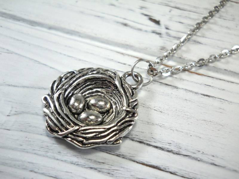 Vogelnest-Anhänger, Antiker Silberner Ton, Halskette Der Frauen, Geschenk Für Antike Silberfarbene Kette, Kunstlederschnur, Wildlederschnur von JDsFashionJewelry