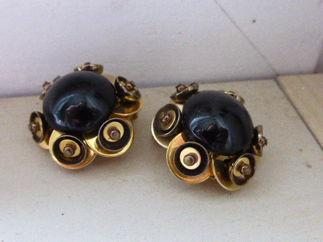 Vintage - Und Sammler-Ohrclips Aus Vergoldetem Metall, Geometrisch Couture, 1950/1960 Vintage - Und Sammler-Ohrclips Aus Vergoldetem Metall, Geometrisch Couture, 1950/1960 von JECHINEPOURVOUS