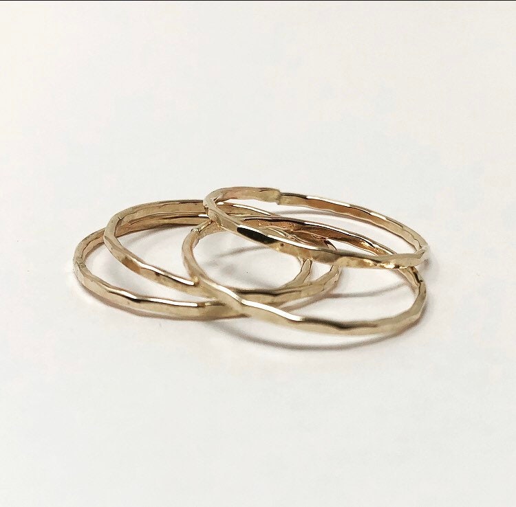 Gehämmerter Ring Aus Roségold Und Sterling Silber - Personalisierter Stapelring Handgemachter Alltagsschmuck Gehämmerter Ring Aus Roségold Und Sterling Silber - Personalisierter Stapelring Handgemachter Alltagsschmuck von JENNYandJUDE