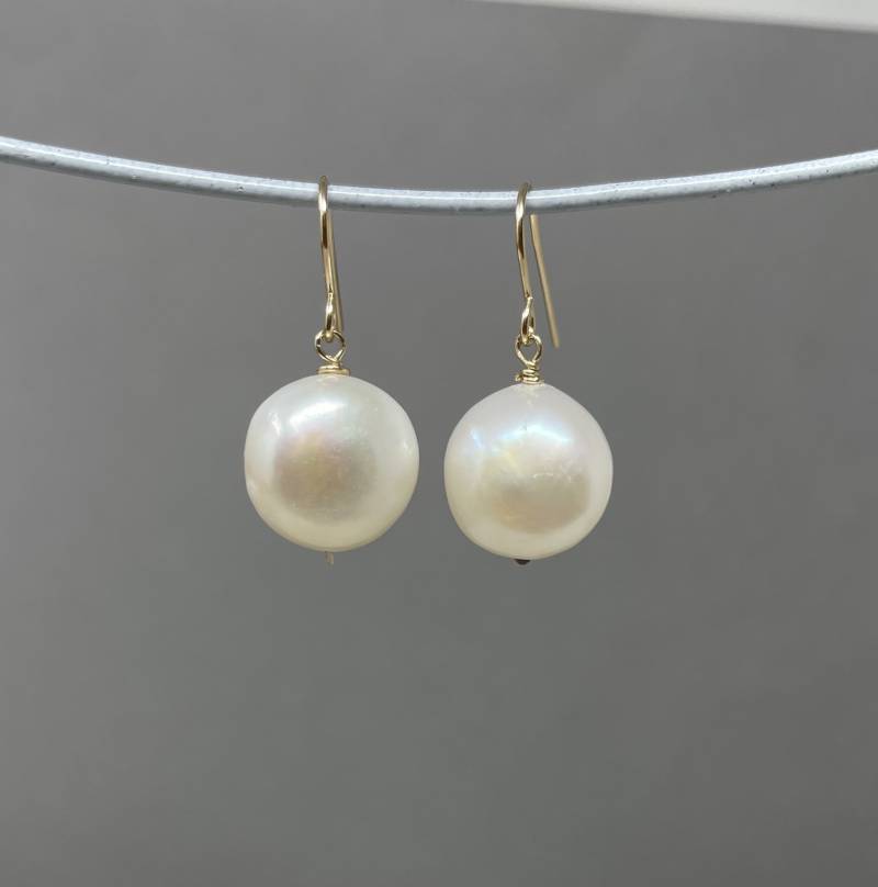 Grosse Perlenohrringe in Gold Fill, Rose Fill Oder Silber Grosse Perlenohrringe in Gold Fill, Rose Fill Oder Silber von JENNYandJUDE