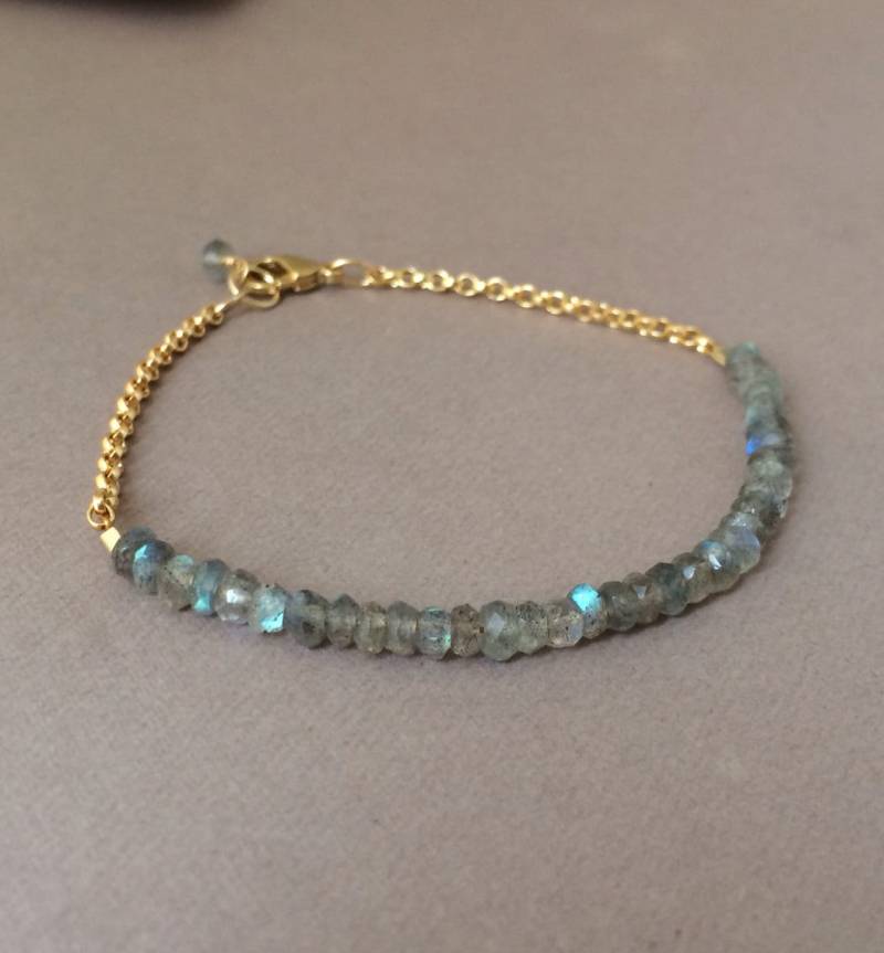 Labradorit Edelstein Perlen Gold Armband Auch in Silber Erhältlich Labradorit Edelstein Perlen Gold Armband Auch in Silber Erhältlich von JENNYandJUDE