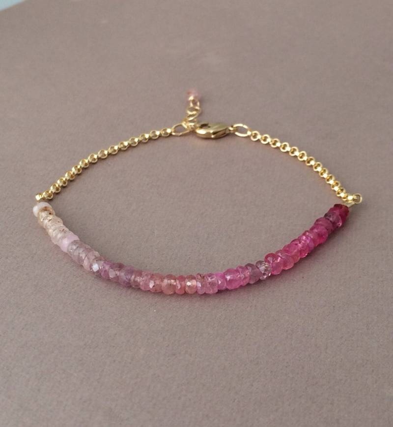 Ombre Rosa Saphir Perlen Armband - 14K Gold Fill Oder Sterling Silber Zierlicher Handgemachter Schmuck Geschenk Für Sie Ombre Rosa Saphir Perlen Armband - 14K Gold Fill Oder Sterling Silber Zierlicher Handgemachter Schmuck Geschenk Für Sie von JENNYandJUDE