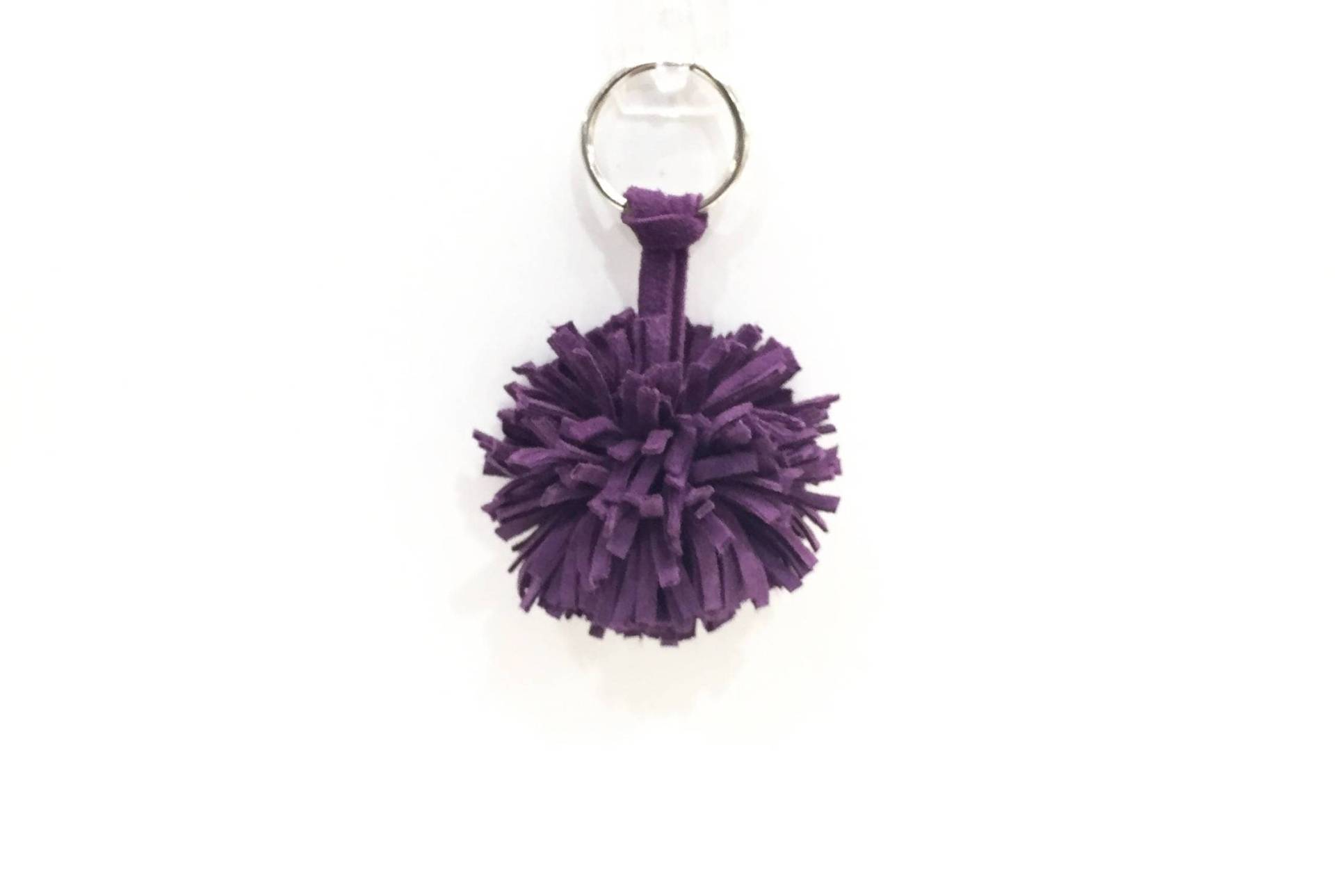 Lila Leder Pompon, Pompon Schlüsselanhänger, Pompom Lila Schlüsselanhänger Bommel Clip, Pompom, Quaste, Kostenloser Versand Lila Leder Pompon, Pompon Schlüsselanhänger, Pompom Lila Schlüsselanhänger Bommel Clip, Pompom, Quaste, Kostenloser Versand von JEllisLeatherDesigns