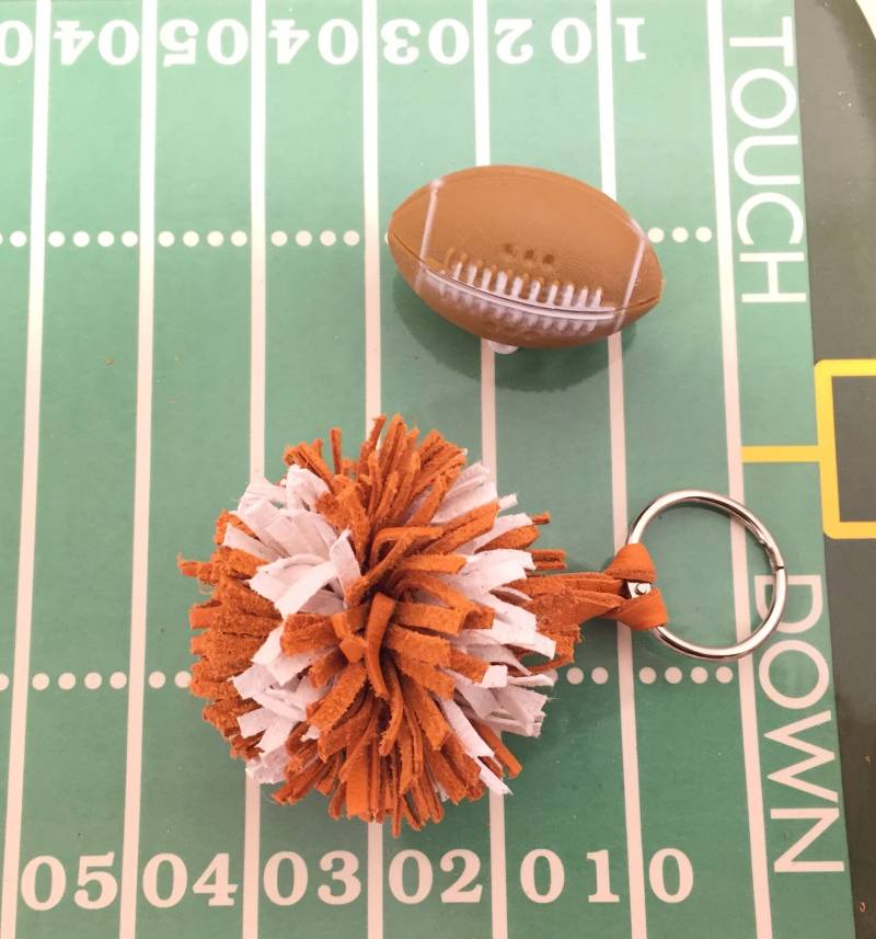 Universität Von Tennessee Schlüsselanhänger, Orange Und Weiß Pompom Clip, Leder Quaste, Philadelphia Flyers Fob, Schiffe Frei Universität Von Tennessee Schlüsselanhänger, Orange Und Weiß Pompom Clip, Leder Quaste, Philadelphia Flyers Fob, Schiffe Frei von JEllisLeatherDesigns