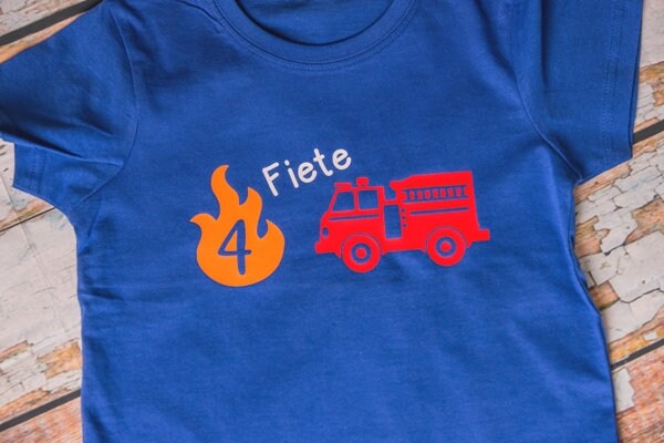 Geburtstagsshirt Feuerwehr Mit Zahl Und Name , Geburtstag Shirt Personalisierung von JFFotoart