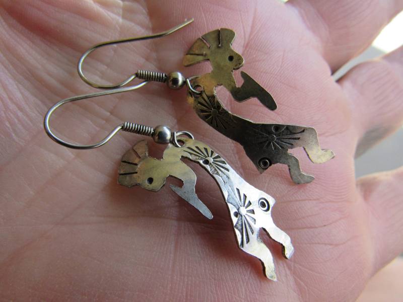 Handgemachte Sterling Silber Kokopeli Ohrhänger von JGallegosArt