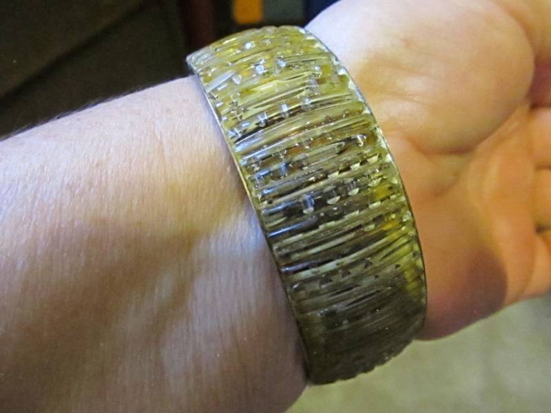 Vintage Armreif Aus Glas Und Messing von JGallegosArt