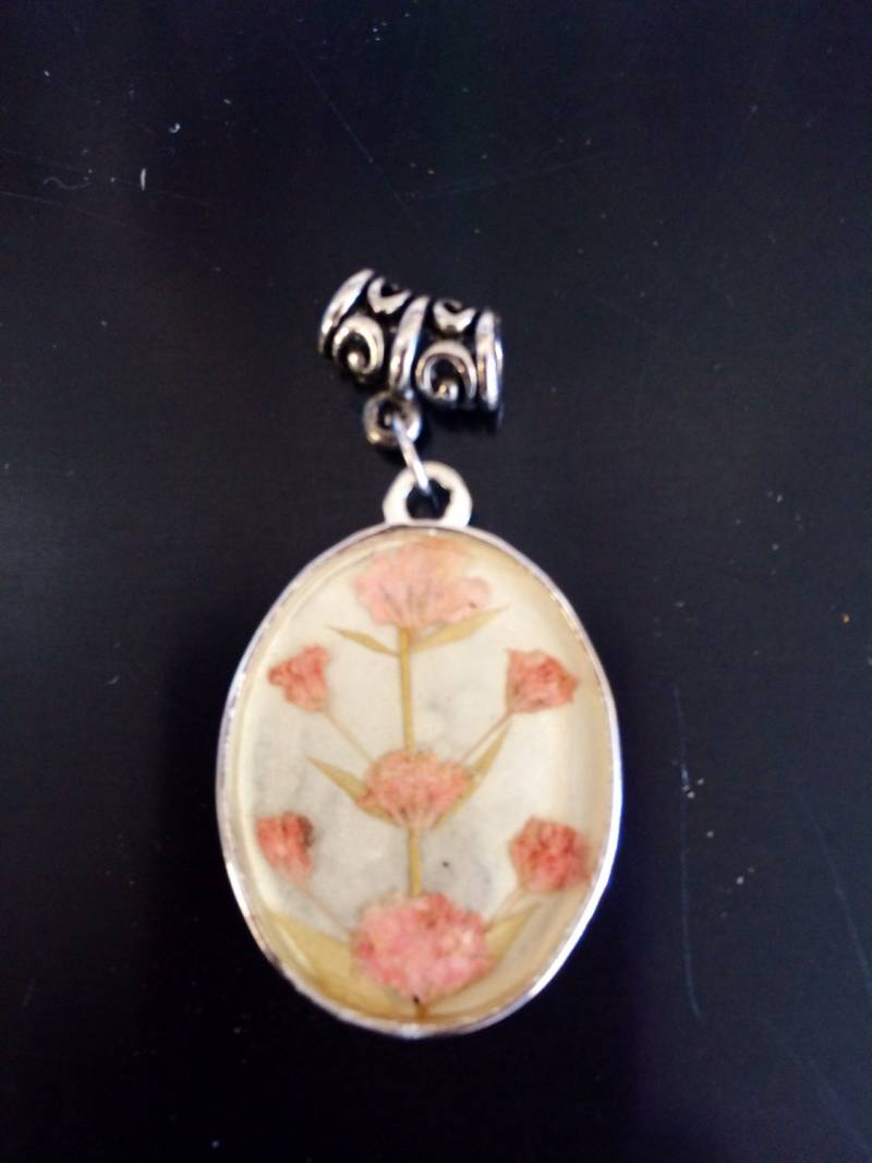 Vintage Silber Und Getrocknete Blumen Anhänger 18" Kette von JGallegosArt