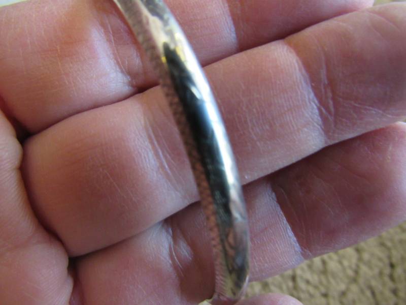 Vintage Sterling Silber Armreif Mit Sicherheitskette von JGallegosArt